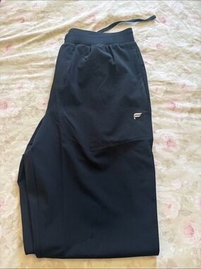 Fabletics Men’s Navy Athletic Jogger Pants